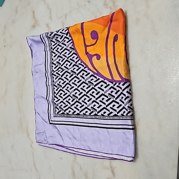 Versace scarf - Picture 2 of 4